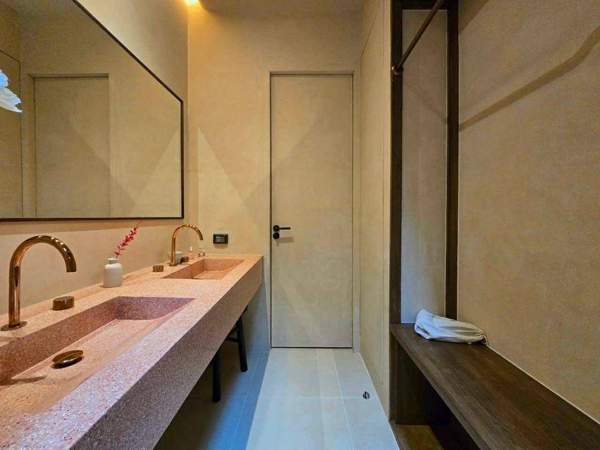 Newly built luxury pool villa for sale in the heart of Pattaya. 18