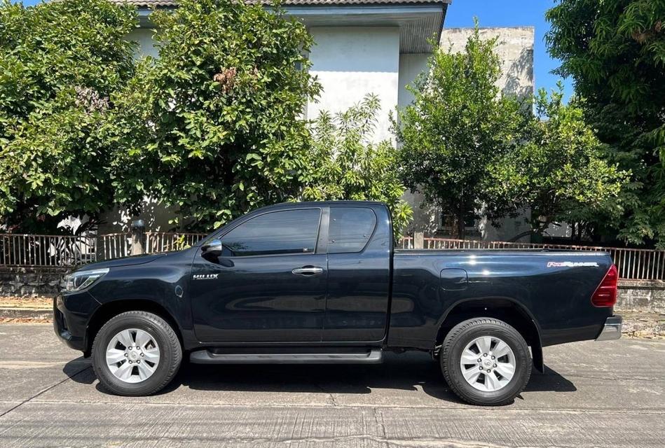 TOYOTA_ HILUX REVO 2.4 E SMARTCAB PRERUNNER   ปี 2017 เกียร์ A/Tสีดำ ✔️ 6