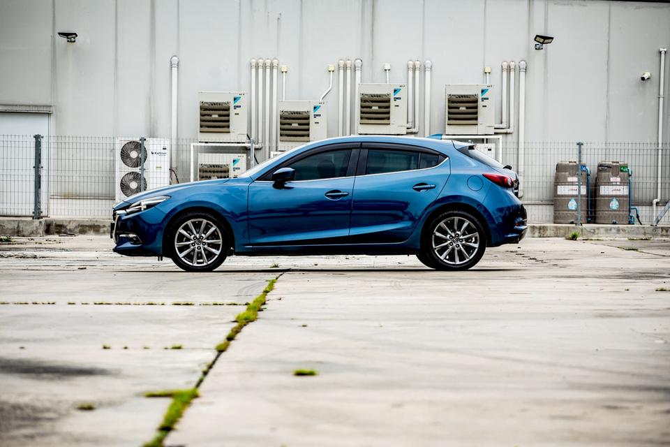 Mazda3 Skyactiv 2.0S MNC ปี 2018 สีเงิน มือเดียวป้ายแดง 8