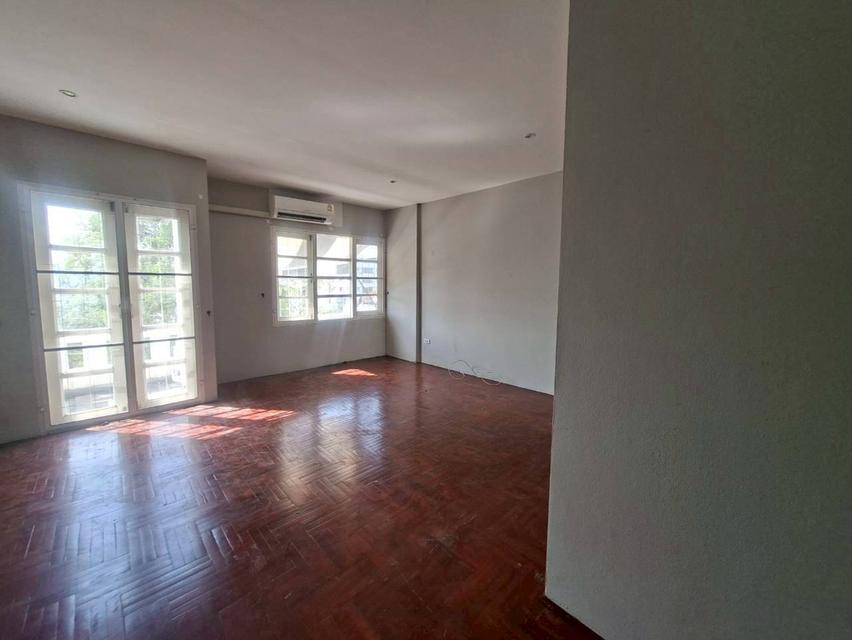 ให้เช่าทาวน์โฮม 4 ชั้น+ดาดฟ้า ในเอกมัย ใกล้ดองกี้มอลล์ทองหล่อ-เอกมัย (N.1826) 13