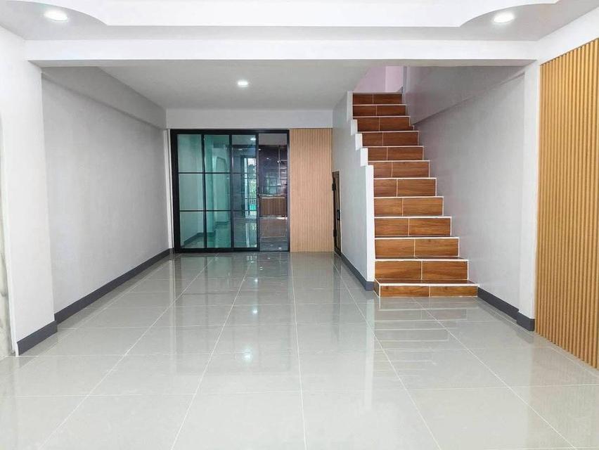 หมู่บ้านมิตรประชา  คลองถนน ใกล้เซ็นทรัลเวสเกต ทาวน์เฮาส์ 2 ชั้น  ตกแต่งใหม่ ติดถนนกาญจนาภิเษก 10