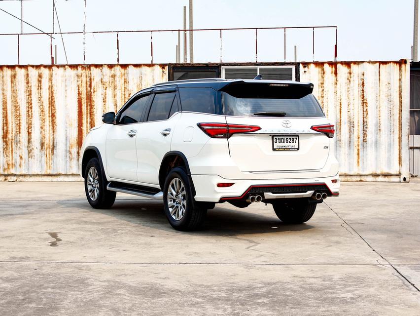 TOYOTA FORTUNER 2.4 V 4WD LEADER ปี 2022 โฉม ปี 15-ปัจจุบัน เครื่องดีเซล เกียร์ Auto สีขาว 7 ที่นั่ง ไมล์แท้เพียง 54,809 km. 7