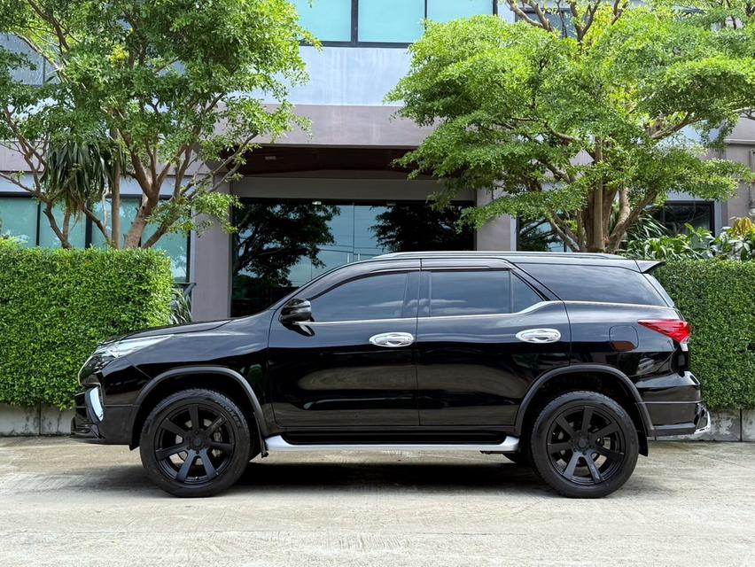 2020 TOYOTA FORTUNER 2.4 V รถสภาพสมบูรณ์ พร้อมใช้งาน รถวิ่งน้อย เข้าศูนย์ทุกระยะ ไม่เคยมีอุบัติเหตุครับ