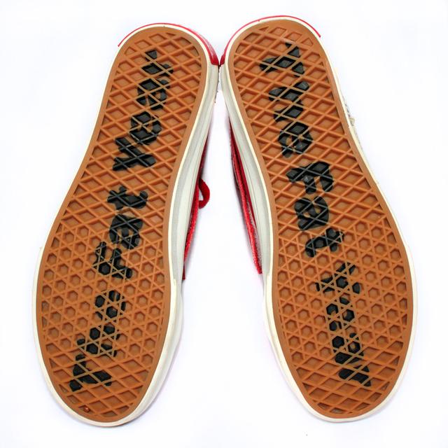 Vans ผ้าใบหุ้มข้อมือสอง สีแดง ลายด้านข้างถอดได้ สภาพเหมือนใหม่ ส่งฟรี!