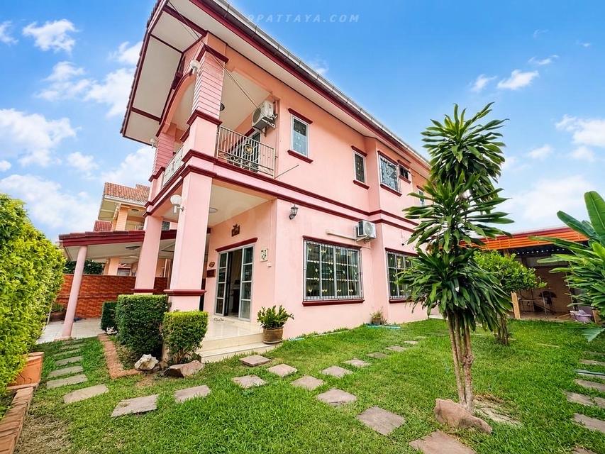 For Rent — 2-Storey Detached House with Garden at Sirisa 9, South PattayaSpacious 3 bedrooms 3 bathroom 1