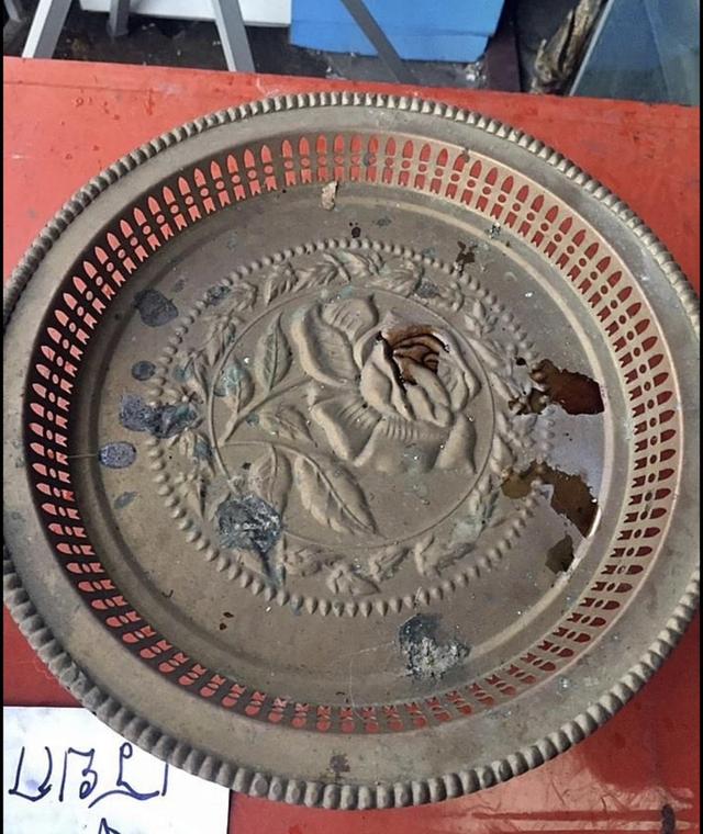 พานโตกทองเหลืองโบราณ พานทองเหลืองโบราณ แท้ ขนาด12นิ้ว ลอยดอกไม้ ลายฉลุ 2