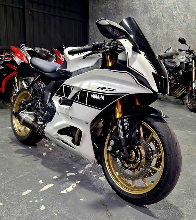Yamaha R7