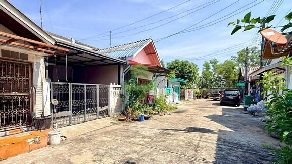 ขายทาวน์เฮ้าส์ หมู่บ้าน แสงตะวัน บึงน้ำรักษ์ ธัญบุรี ปทุมธานี เนื้อที่ 16 ตร.ว ทำเลดี ราคาต่อรองได้ 2