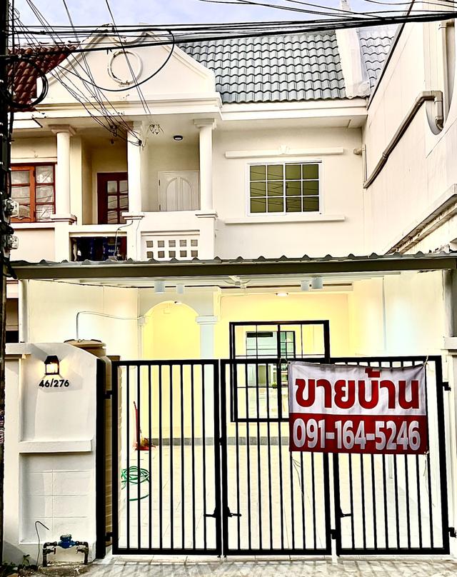 ขายบ้านทาวน์เฮาส์รีโนเวทใหม่ "หน้าบ้าน-หลังบ้านไม่ติดกับใคร" ความเป็นส่วนตัวระดับ 10 เต็ม 10! ✨  📍 พหลโยธิน 52 แยก41(สะพานใหม่) - เดินทางง่าย ใกล้BTS 1