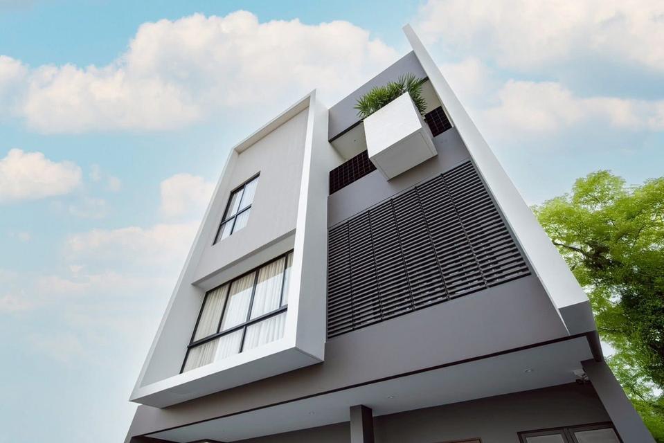 บ้านเดี่ยว 3 ชั้น โครงการใหม่ 𝐅𝐞𝐞𝐥 𝐓𝐨𝐰𝐧 ลาดพร้าว 𝟏𝟎𝟏 บ้านเดี่ยวสุดหรู ใจกลางลาดพร้าว ใกล้ MRT ลาดพร้าว 101 เพียง 3 นาที! 10