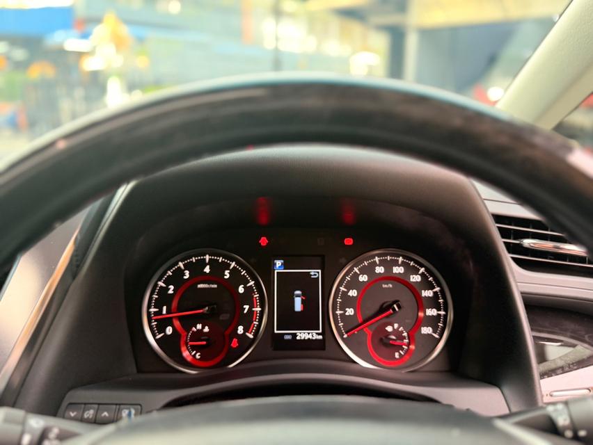 Toyota Alphard 2.5 SC Package ปี 2023 สีขาว 16