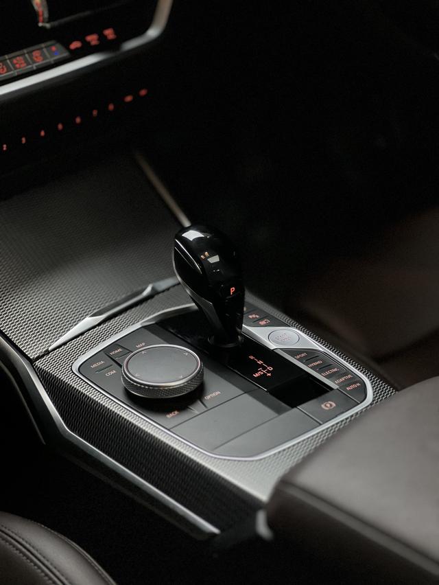 BMW 330e M Sport 8