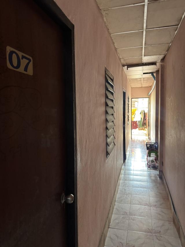 ทาวน์เฮ้าส์ 2 ชั้น ทำเลทอง ใจกลางตลาดสี่มุมเมือง เหมาะสำหรับนักลงทุน ปล่อยเช่าต่อได้ทันที มีรายได้สม่ำเสมอ 5