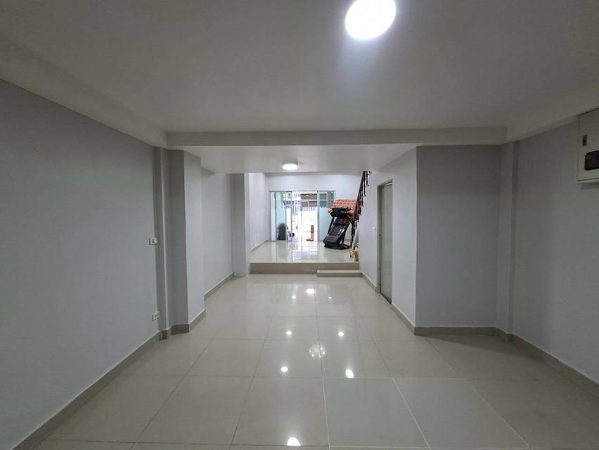 ขายบ้าน 2 ชั้น ซอยรามอินทรา34 แยก18 (ซอยอยู่เย็น) ถนนประดิษฐ์มนูธรรม 7