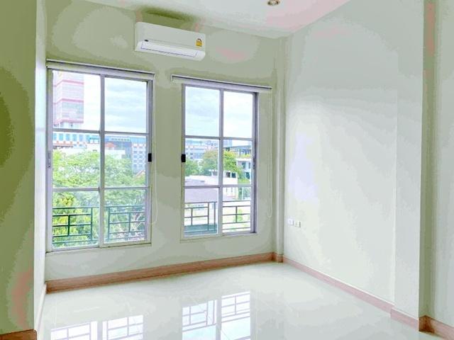 บ้านกลางเมือง 24 ตร.วา. รัขดา 699ม. MRT ลาดพร้าว 500 ม.ให้เช่าทาวน์โฮม 4 ชั้น 380 ตร.ม. ซ. ลาดพร้าว 15-27 รร. นานาชาติโอ