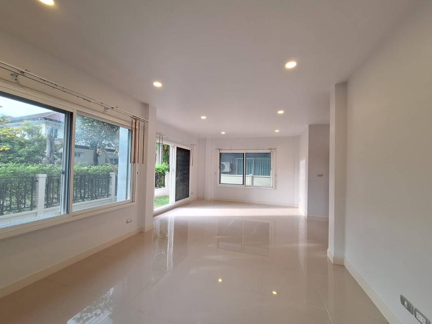 เซนโทร วัชรพล ติดถนนสุขาภิบาล 5 *หลังมุม* 63 ตร.ว. 12