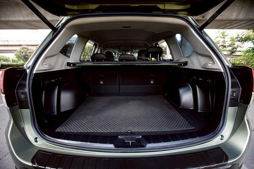 Subaru Forester 2.0S EYESIGHT ปี 2019 สีเขียว มือเดียวป้ายแดง  12