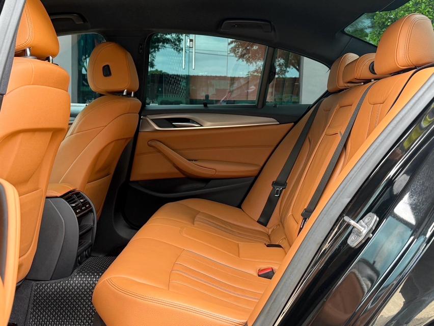 2019 BMW 520D MSPORT G30 รถมือเดียวออกป้ายแดง รถวิ่งน้อย เข้าศูนย์ทุกระยะ ไม่เคยมีอุบัติเหตุครับ 14