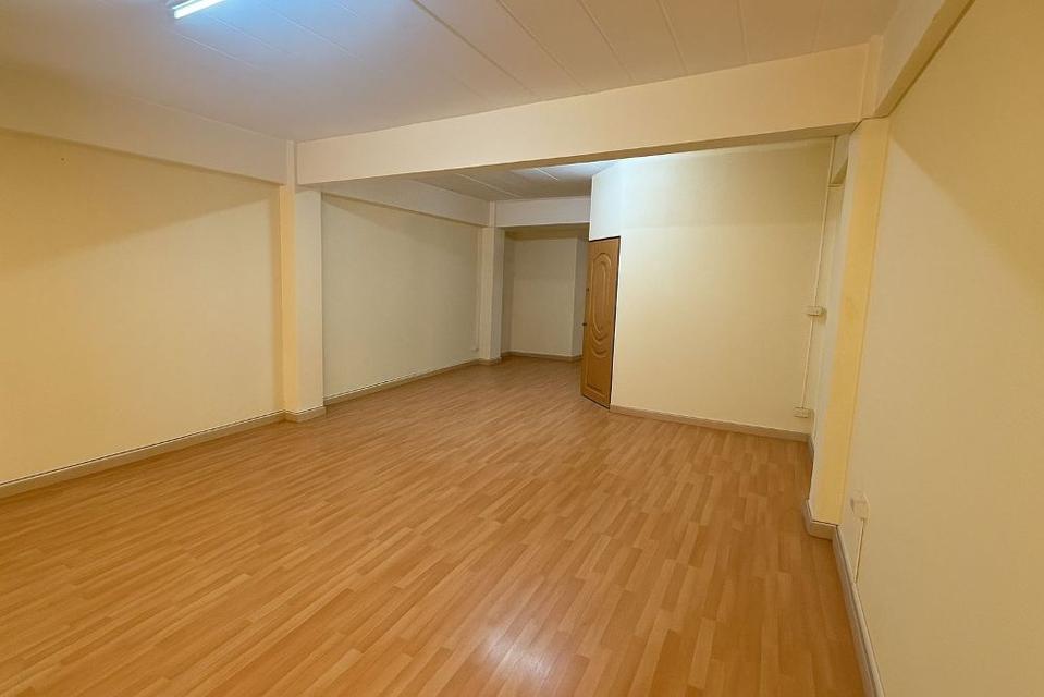 ขายอาคารพาณิชย์ 3 ชั้น 2 คูหาติด หลังมุม ทำเลดี เดินทางสะดวก อำเภอบางละมุง จังหวัดชลบุรี 6