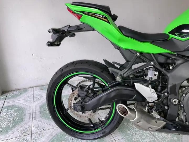 ส่งต่อรถมอเตอร์ไซค์สวยๆ Kawasaki Ninja ZX-25R 4