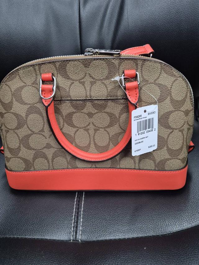 กระเป๋าสะพายยี่ห้อcoach รูปที่ 6