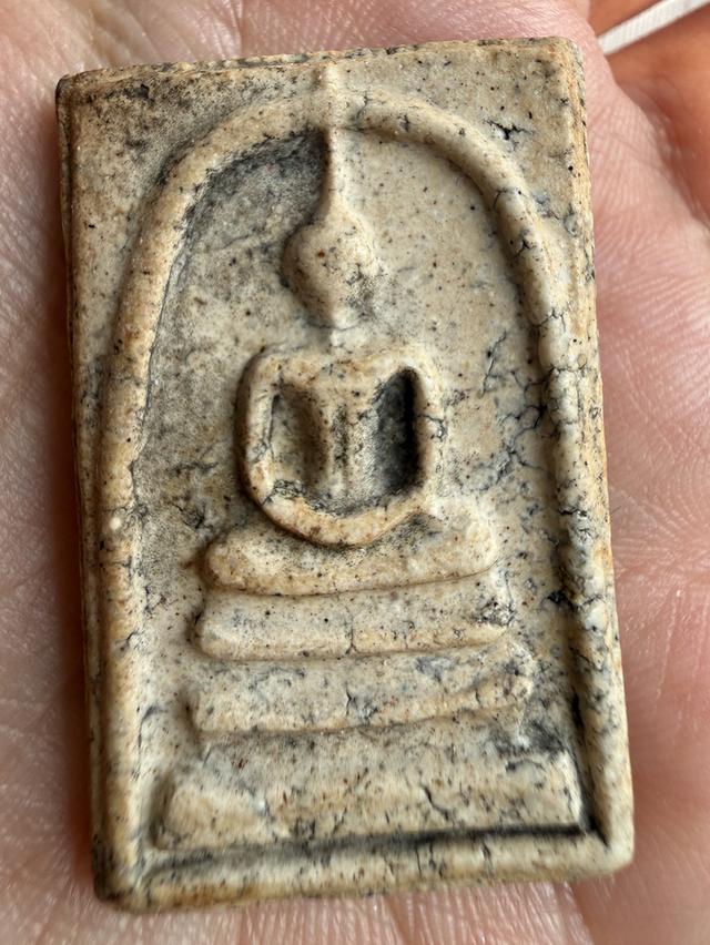 พระสมเด็จวัดระฆัง พิมพ์ใหญ่ อกร่อง เกศทะลุซุ้ม