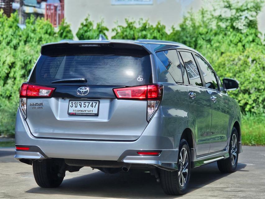 Toyota Innova 15