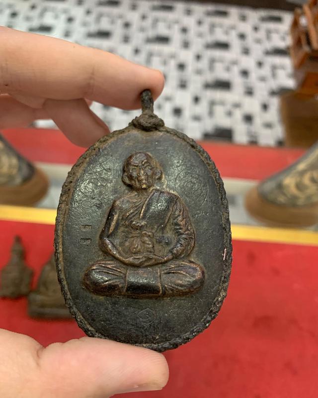 พระเนื้อว่านพร้อมเชือกถัก 2