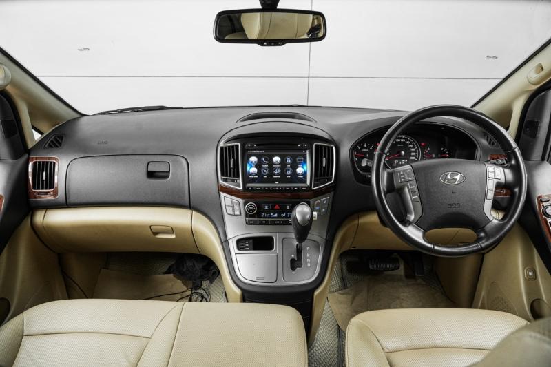 2019 HYUNDAI GRAND STAREX 2.5 VIP สีขาว ดีเซล ไมล์ 113602 กม. 10