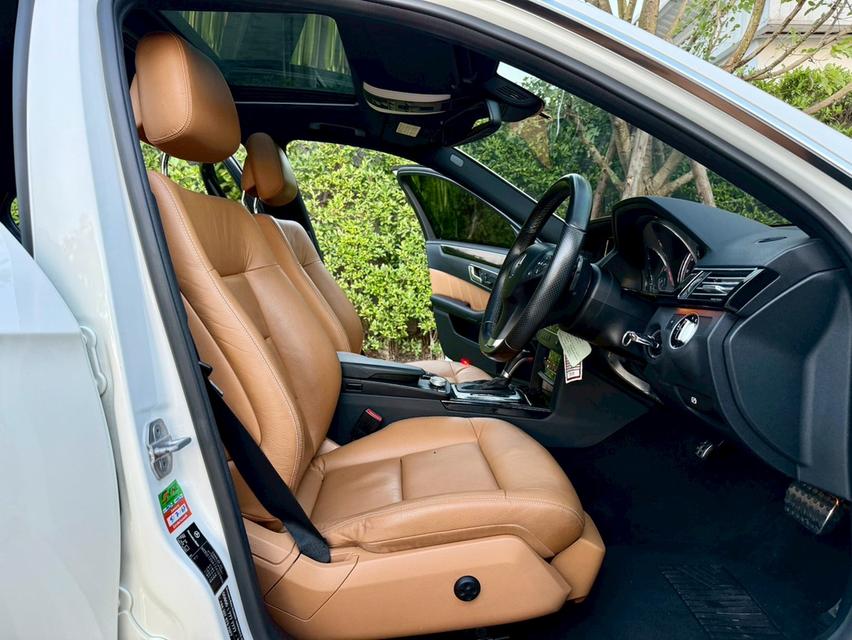 Mercedes-Benz e250 #w212 ปี 2012 สีขาว รถบ้านมือเดียวป้ายแดง ดูแลศูนย์ทุกระยะ 4