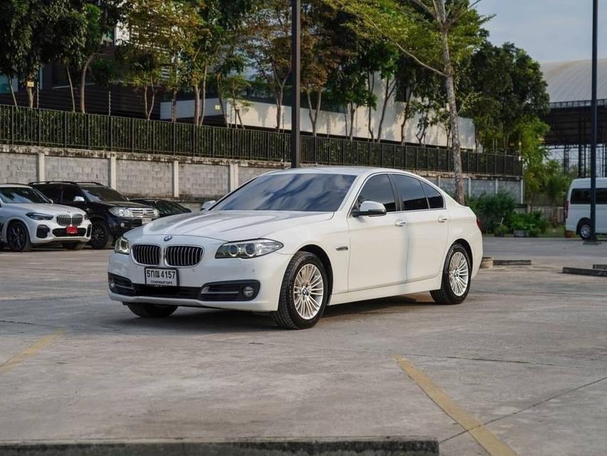 BMW F10 520d Luxury ปี 2016 สีขาว 3