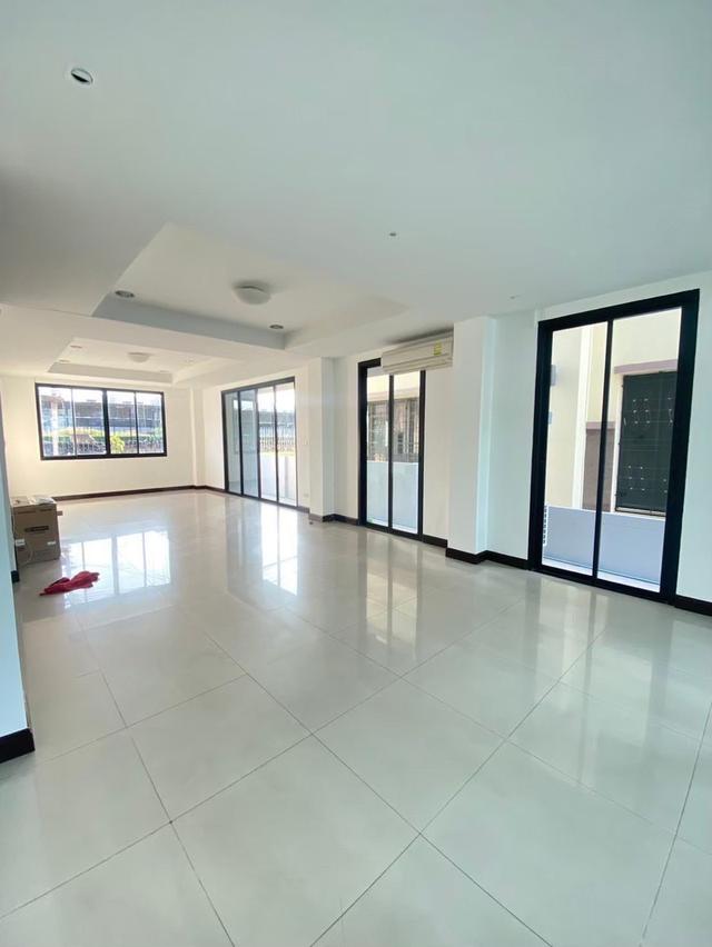 ให้เช่า สำนักงาน/โฮมออฟฟิศ 4 ชั้น เหม่งจ๋าย รัชดา (รีเจ้นท์) | 550 ตร.ม. | ใกล้ MRT ห้วยขวาง / เซ็นทรัลพระราม 9 6