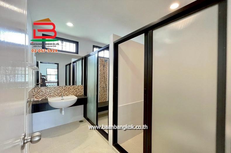 บ้านเดี่ยว หมู่บ้าน พฤกษาวิลเลจ 21 (ดีไลท์) ลำลูกกา คลอง4 เนื้อที่ 50.3 ตรว. ถนนลำลูกกา ตำบลลาดสวาย อำเภอลำลูกกา จังหวัดปทุมธานี 11
