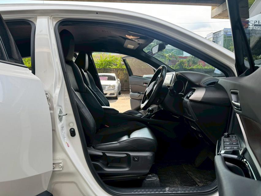 ขายรถ Toyota C-HR 1.8 Mid ปี 2019 สีขาว เกียร์ออโต้ 9