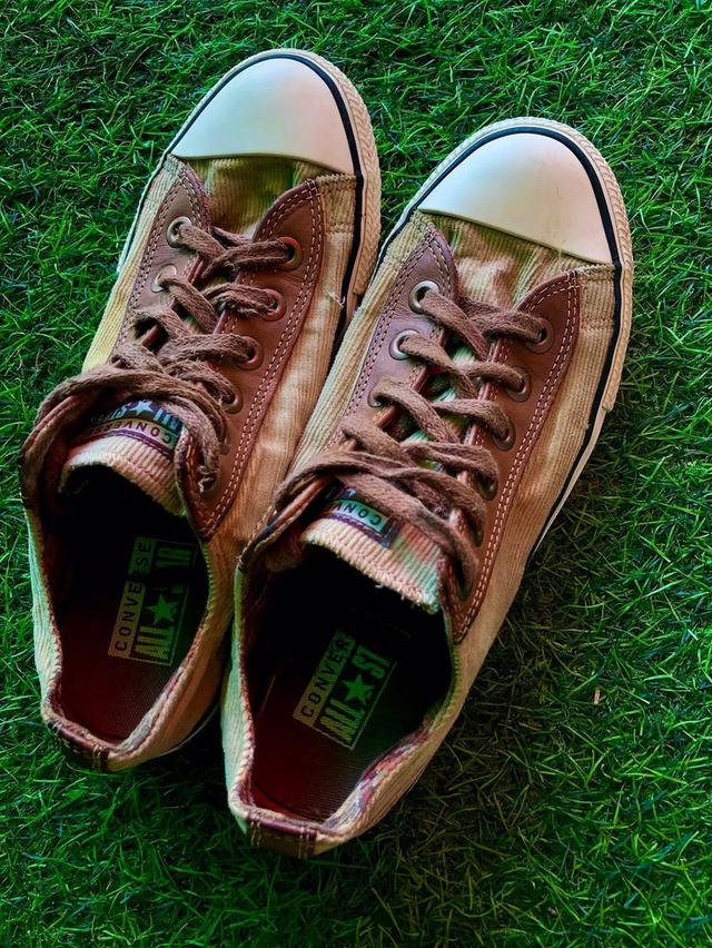 รองเท้าผ้าใบมือสอง..