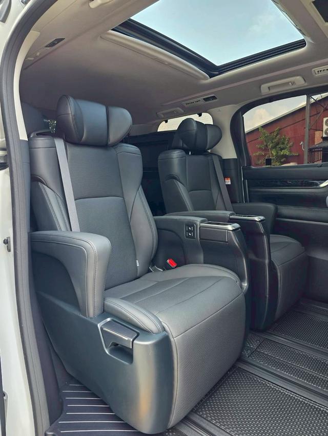 Toyota ALPHARD 2.5SC PACKAGE สีขาว ปี 2023 ไมล์ 20,000 รูปที่ 11