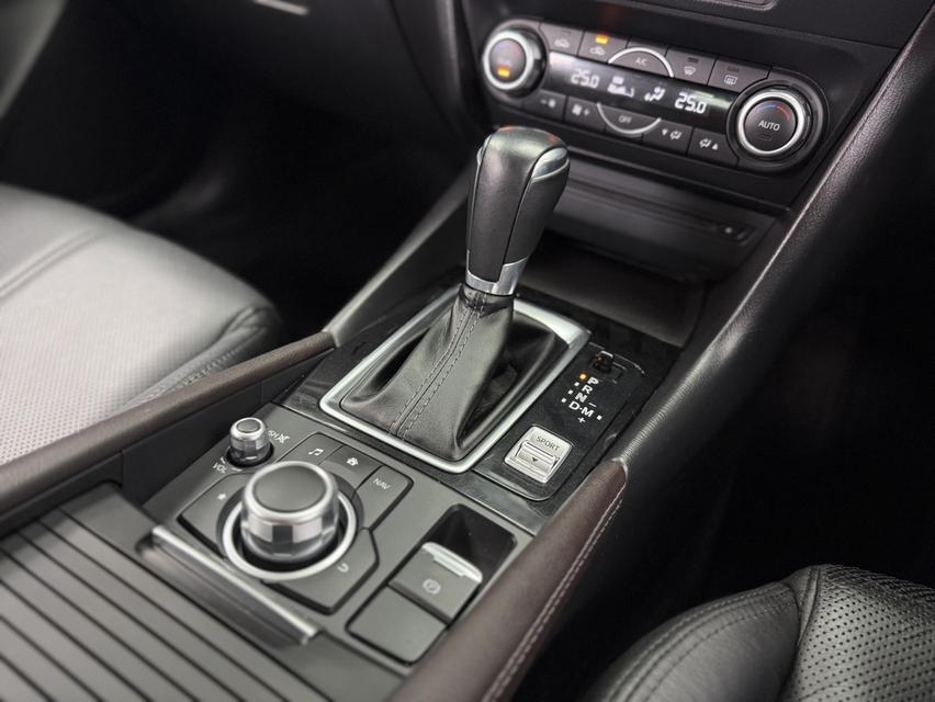 2018 MAZDA MAZDA3, 2.0 S SPORTS สีขาว 5 ประตู ยอดนิยม มือเดียวป้ายแดง รูปที่ 11