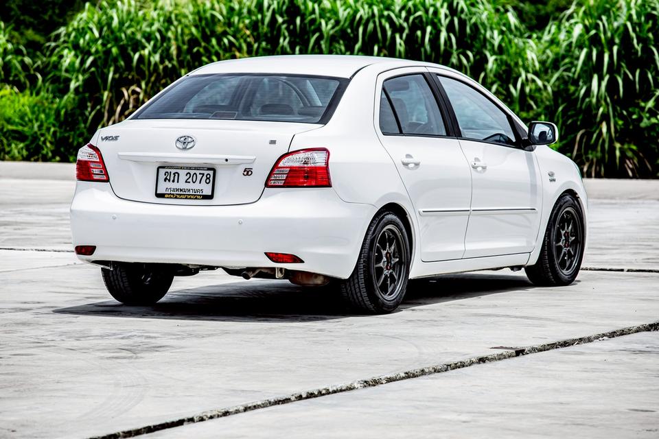 Toyota Vios 1.5E ปี 2010  เกียร์ออโต้ สีขาว   6