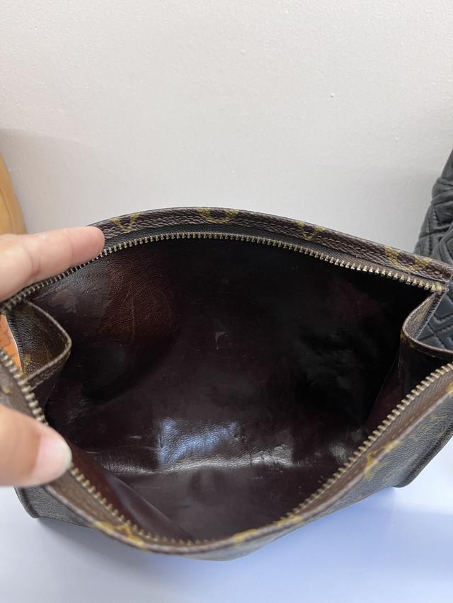 กระเป๋าแบรนด์เนม Luis Vuitton vintage clutchh แท้ เดิมๆ พร้อมใช้ลายชัดแคนวสาสสวยซับในเมีลอกนิดหน่อยไม่มีผลต่อการใช้งานใส่โทรศัพท์ได้ เครื่องสำอางค์ได้ รูปที่ 7