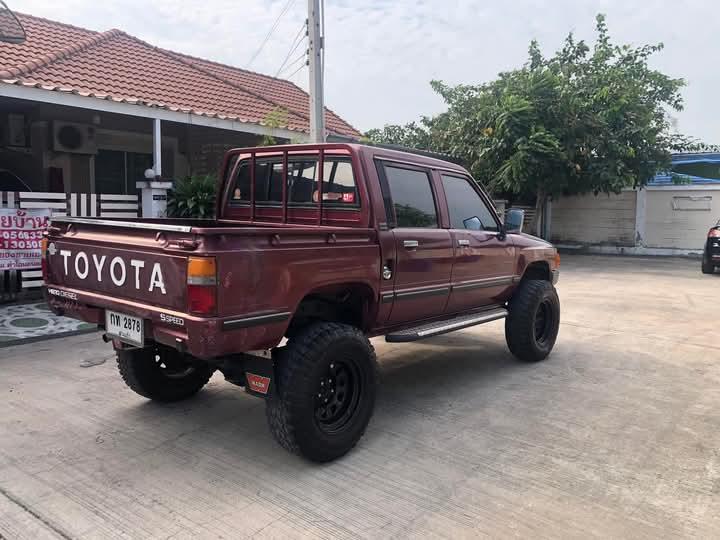 Toyota Hilux Hero สีแดง 6