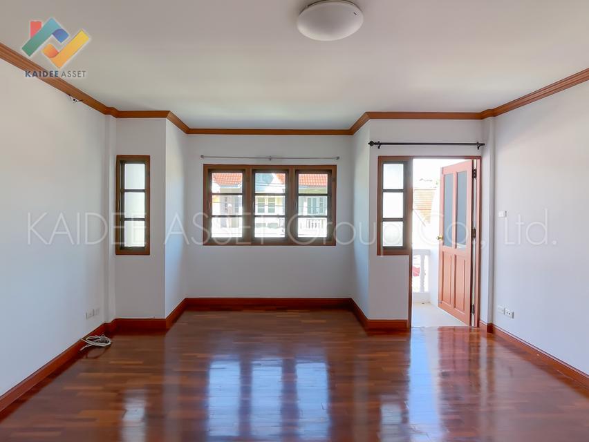 ทาวน์เฮ้าส์ ซอย นาคนิวาส 37 แยก 1-8 ถนน ลาดพร้าว 71 ขายถูก 11