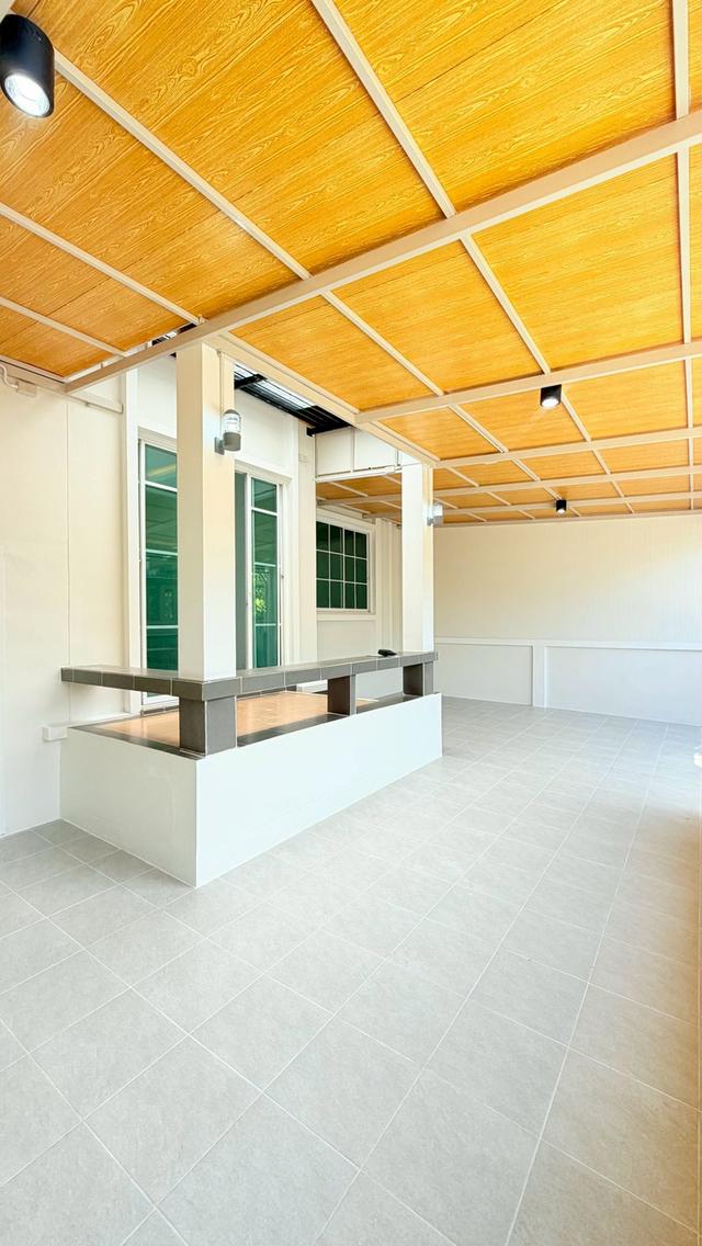 ชายบ้าน หมู่บ้านปิ่นฤทัย ซ.25 3