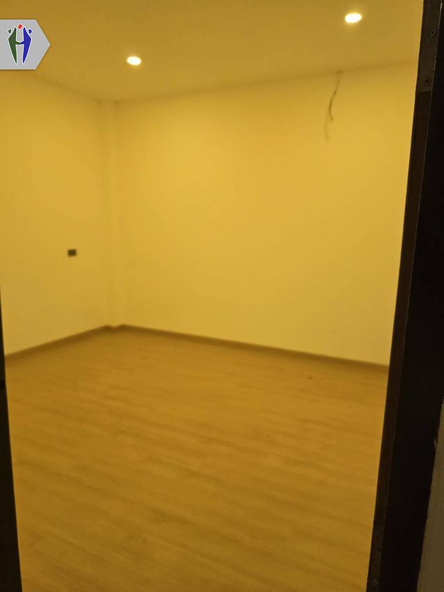 โฮมออฟฟิศสองชั้น ให้เช่า เขาน้อย-เขาตาโล •	ขนาด 34 ตารางวา 2 ชั้น •	3 ห้องนอน 4 ห้องน้ำ •	ไม่มีเฟอร์นิเจอร์  •	ค่าไฟและค่าน้ำจ่ายตามบิลรัฐบาล สถานที่ต 12