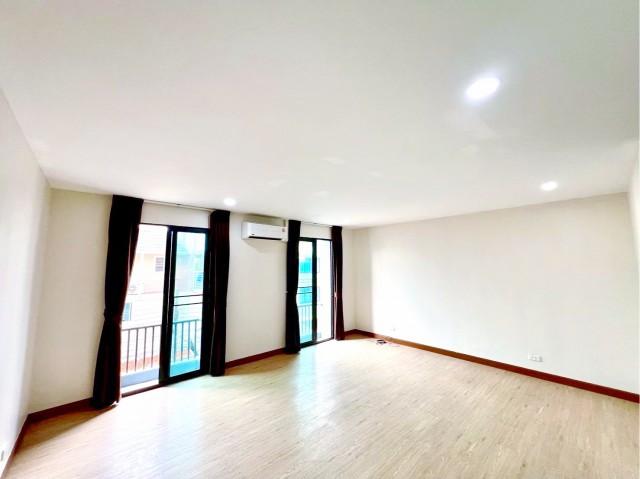 แจ้งวัฒนะ ถูกที่สุดในไทย 4แอร์ โฮมออฟฟิศ 3 ชั้น 3 ห้องนอน 3 ห้องน้ำ ใกล้รถไฟฟ้าสถานีเมืองทองธานี IMPACTติวานนท์ 220 ตร.ม 6
