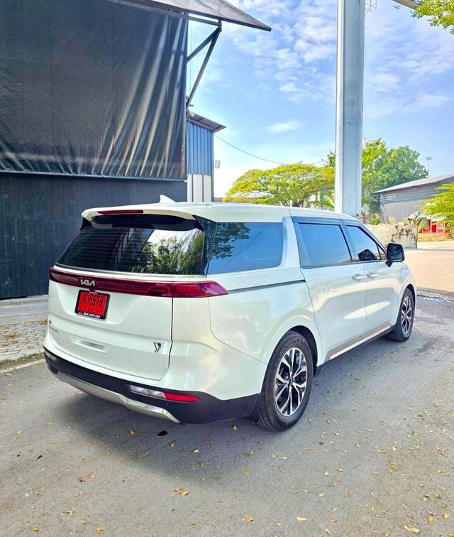 Kia grand carnival 2.2 EX สีขาว ปี 2022 ไมล์ 140,000 กม.