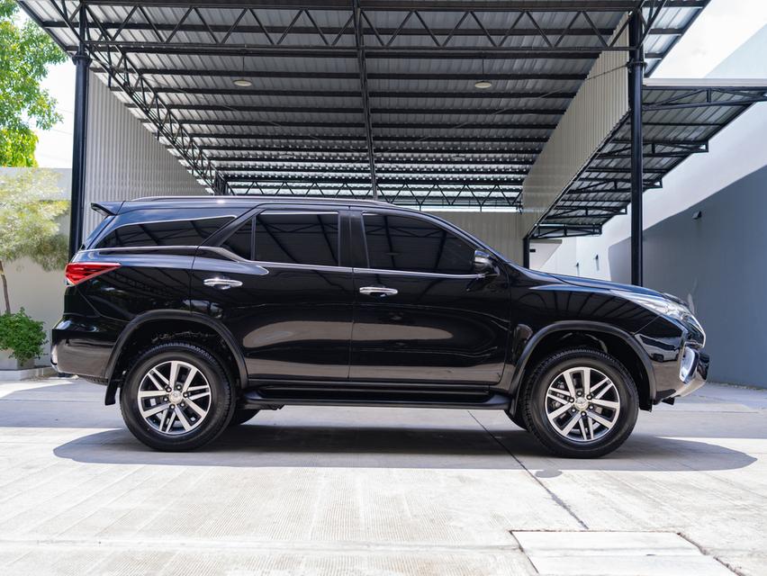 TOYOTA FORTUNER 2.4 V SUV ปี 2017 รูปย่อยที่ 4