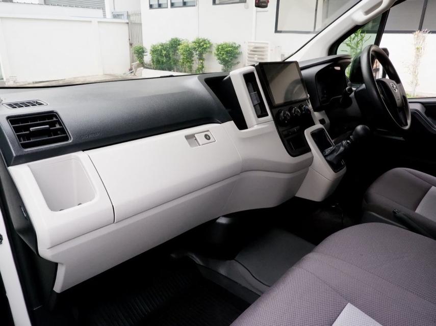 Toyota HIACE 2.8 MT Eco Van 202020 9