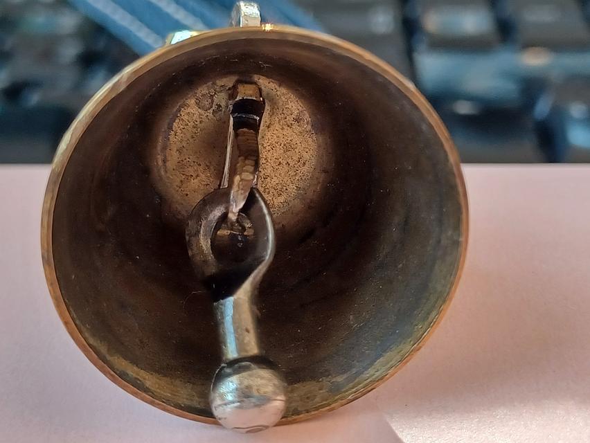 กระดิ่งวัวสวิส สัญลักษณ์สวิตเซอร์แลนด์ เนื้อเหล็กหล่อสีทองเหลือง ของที่ระลึกจากสวิตเซอร์แลนด์ รูปที่ 2