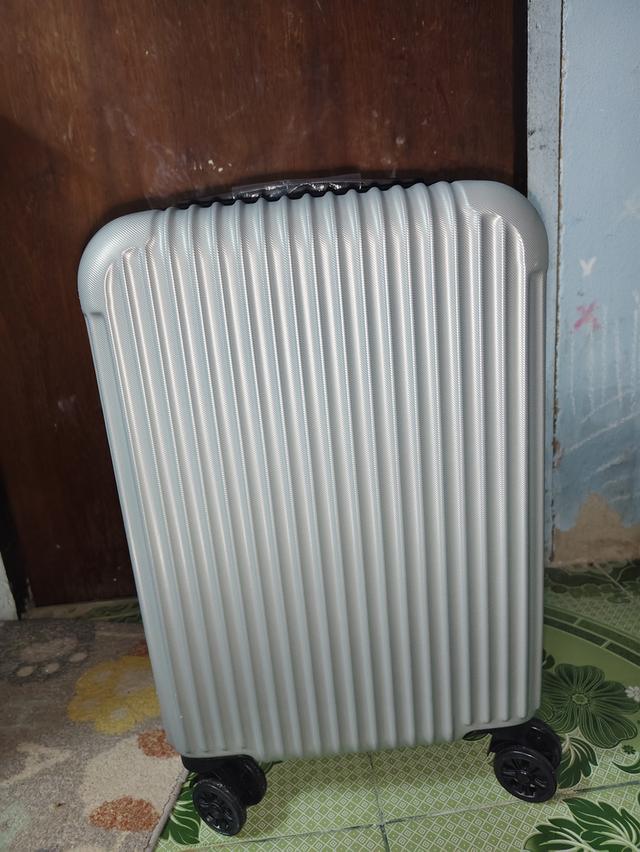 กระเป๋าเดินทางมือสองใหม่