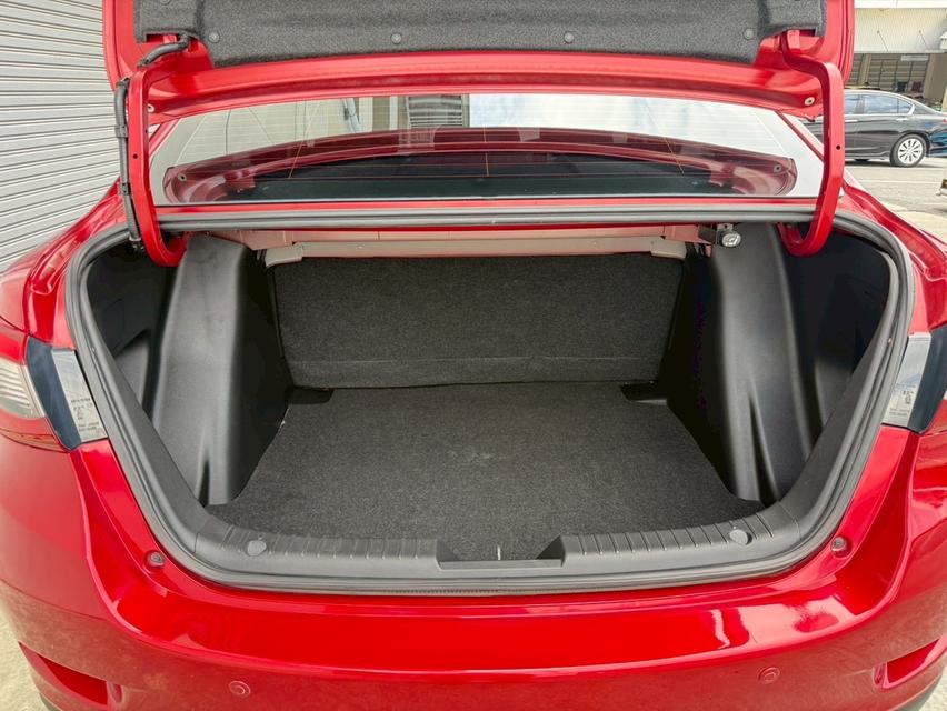 MAZDA 2 1.3 STD 2016 สีแดง มือเดียว เข้าศูนย์ทุกระยะ 12